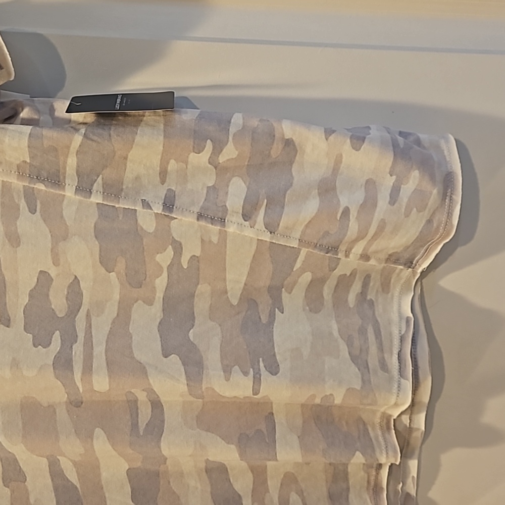 NWT Lucky Brand Los Angeles Camouflage Camo V Neck Tee T-Shirt Womens Small - Picture 2 of 12